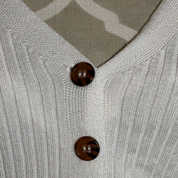Cute white button up ribbed sweater top - Picture 2 of 5